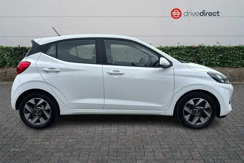 Used Hyundai i10 Advanced 63 HP (46 kW) 2025 White Hatchback