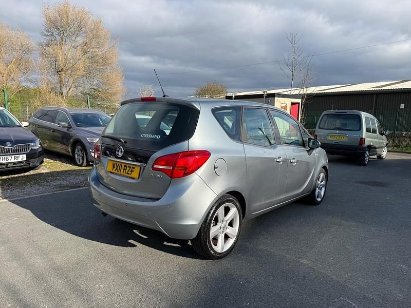 Begagnad Vauxhall Meriva 2011 Silver Minibuss