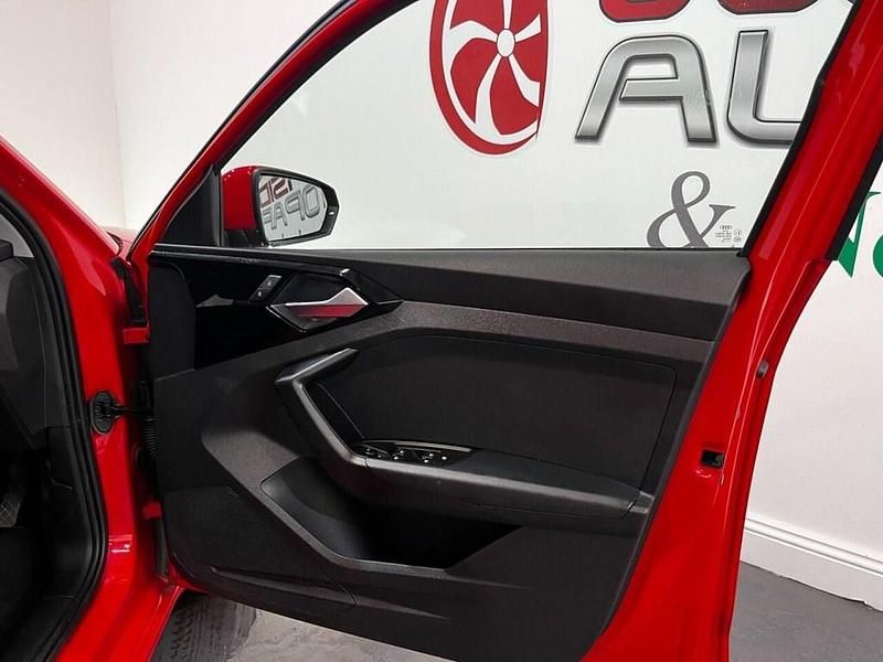 Used Audi A1 95 HP (69 kW) 2022 Red SUV