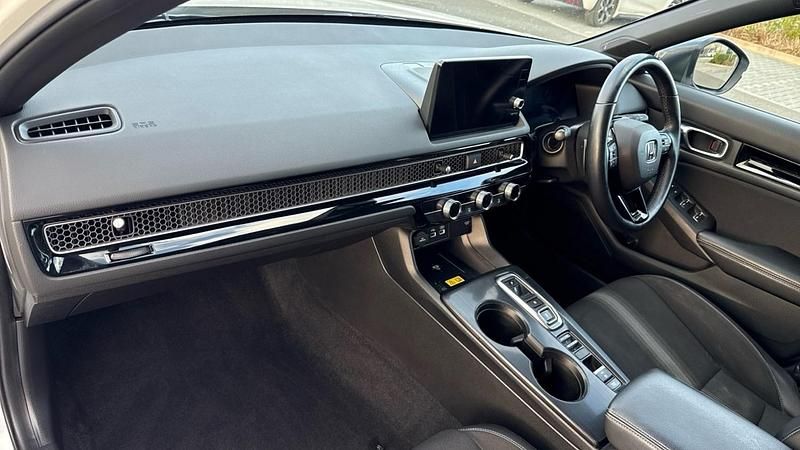 Used Honda Civic Sport 143 HP (105 kW) 2023 White Hatchback