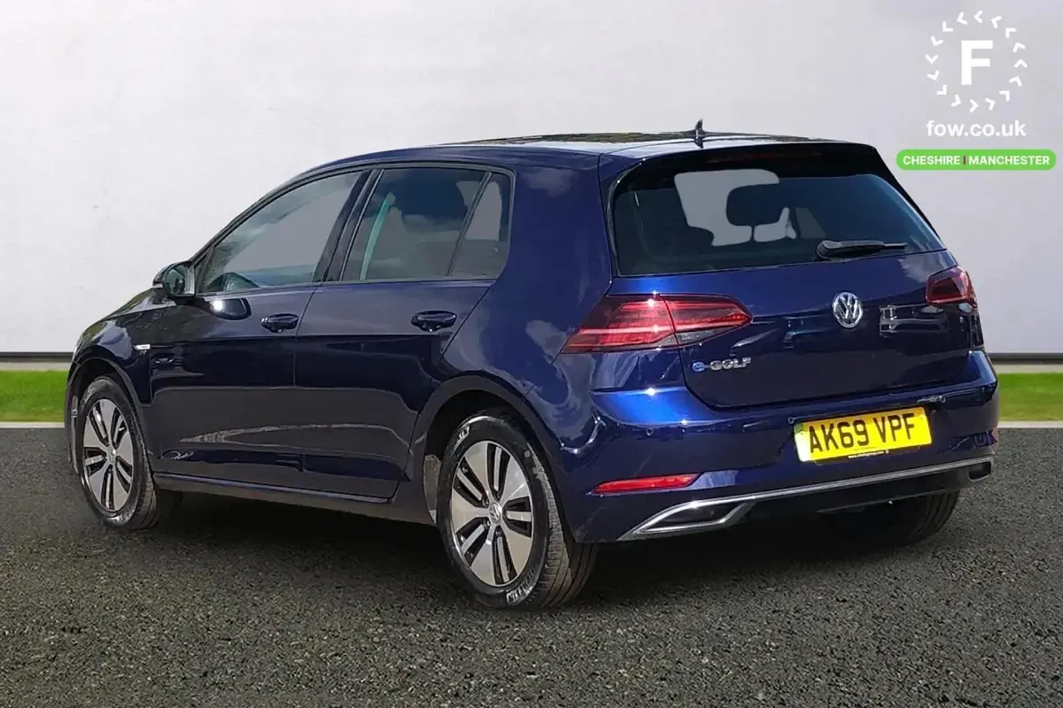 Begagnad VW e-Golf 99 kW (135 HK) 2019 Blå Halvkombi