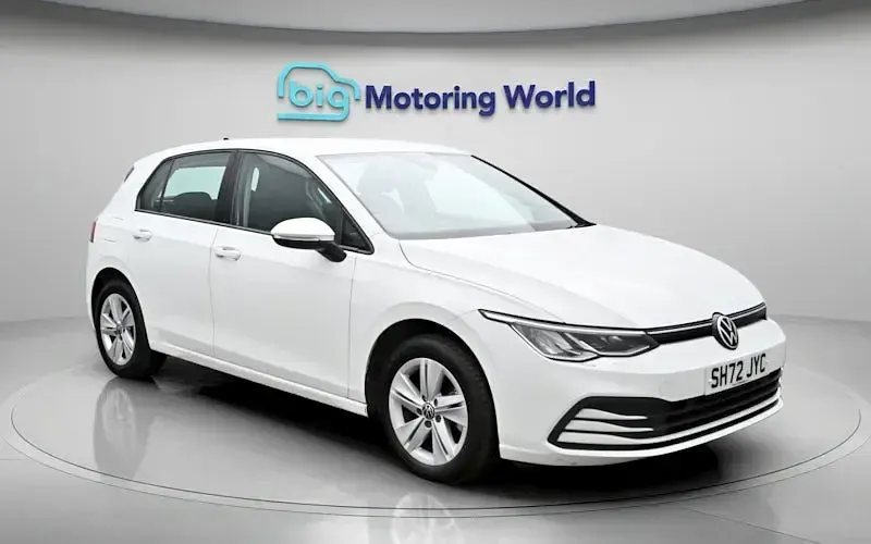 Używany VW Golf VIII S 131 KM (96 kW) 2023 Biały Hatchback