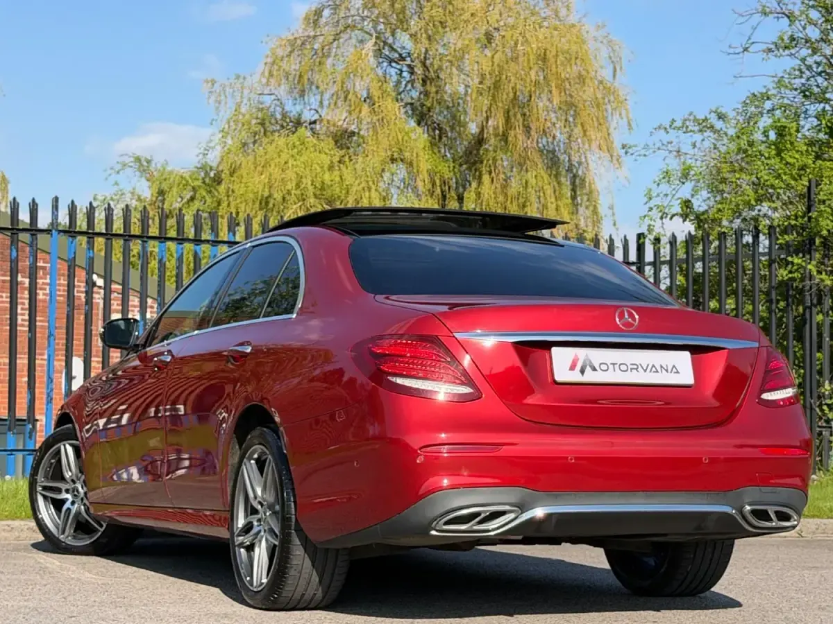 Usado Mercedes E220 AMG Line Premium 194 HP (142 kW) 2019 Vermelho Sedan