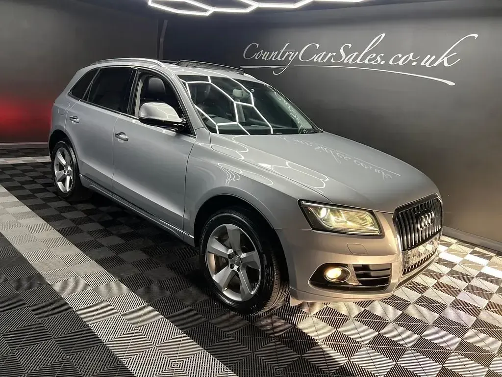 Usado Audi Q5 Design 150 HP (110 kW) 2015 Prateado SUV