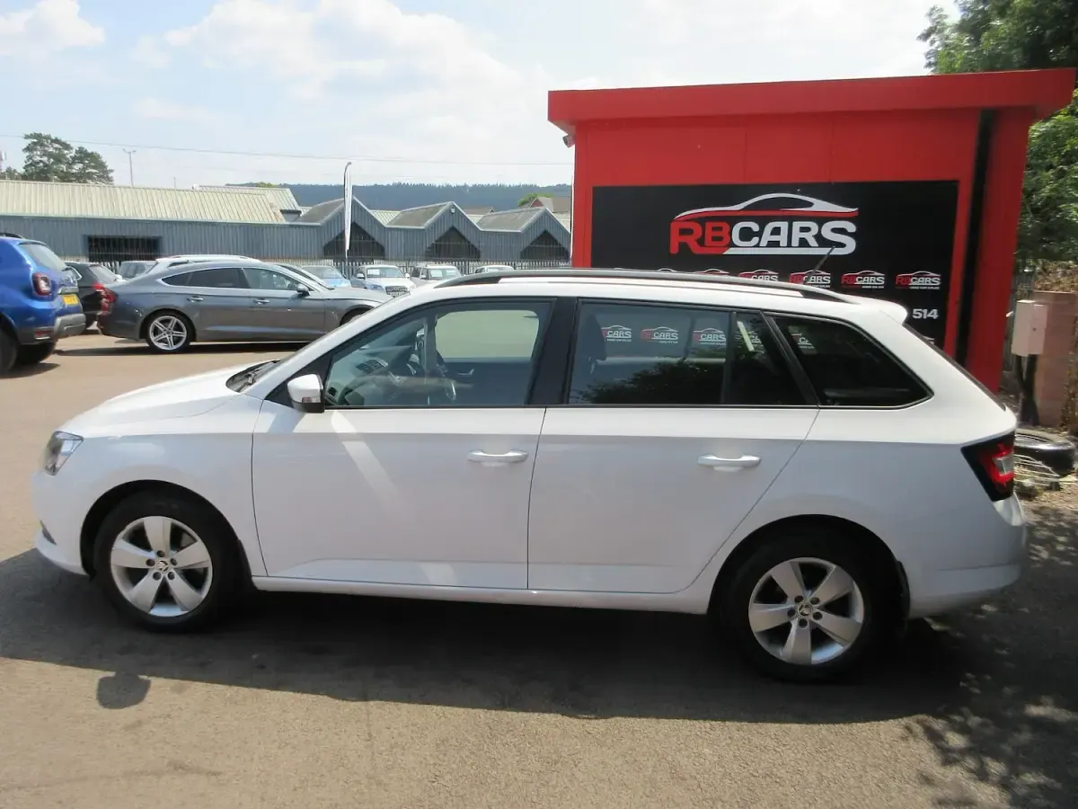Used Skoda Fabia SE 110 HP (80 kW) 2018 White Estate