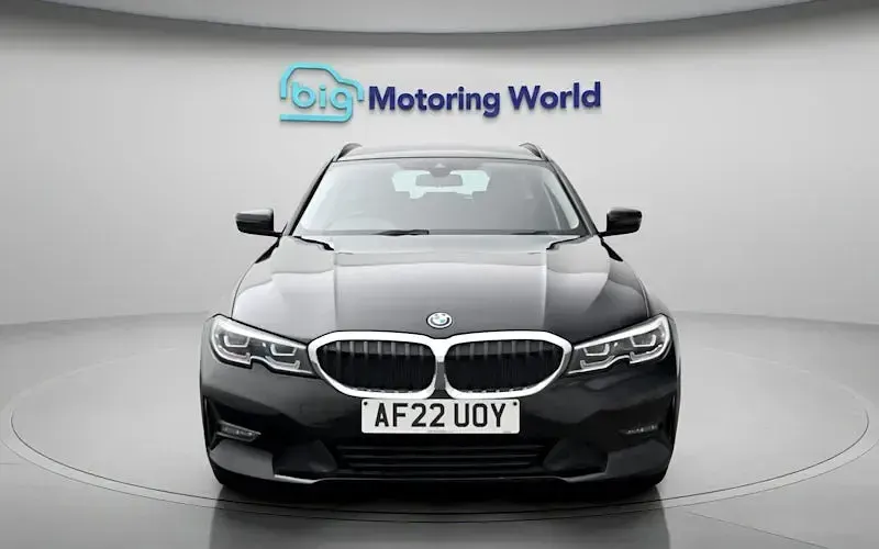 Usado BMW 330e 292 HP (214 kW) 2022 Preto Carrinha