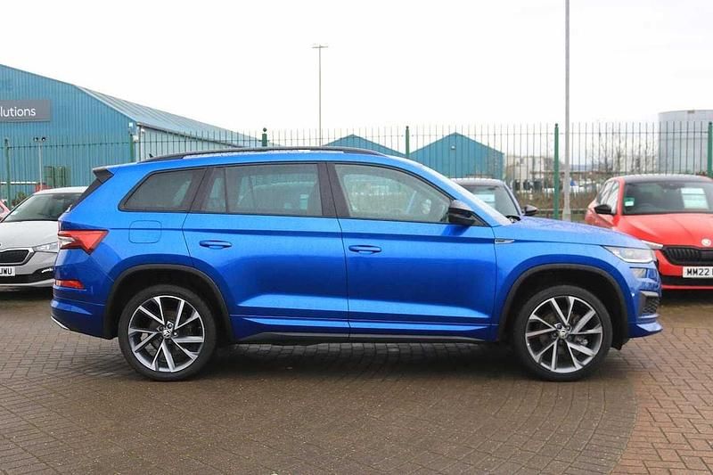 Used Skoda Kodiaq SportLine 150 HP (110 kW) 2022 Race blue metallic SUV