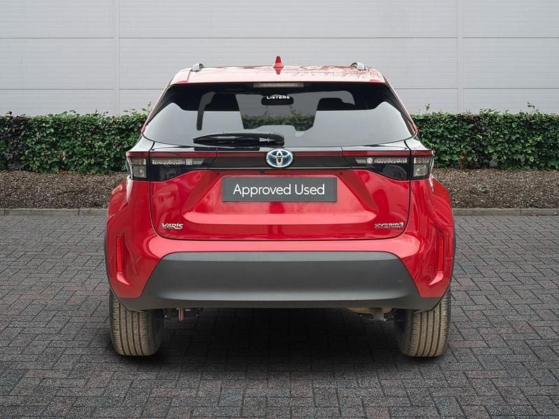 Used Toyota Yaris Hybrid Design 2023 Red Hatchback