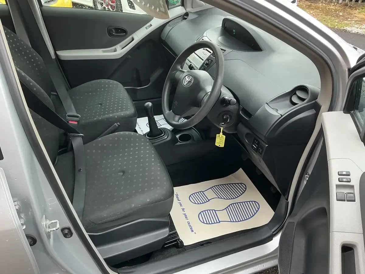 Used Toyota Yaris T2 68 HP (50 kW) 2007 Silver Hatchback