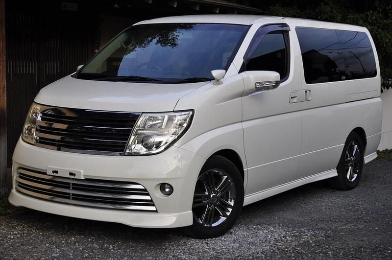 White Used 2009 Nissan Elgrand MPV | £11,495 (Expensive) - Image 1/4