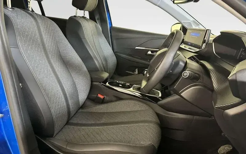 Used Peugeot 208 Allure 101 HP (74 kW) 2024 Blue Hatchback