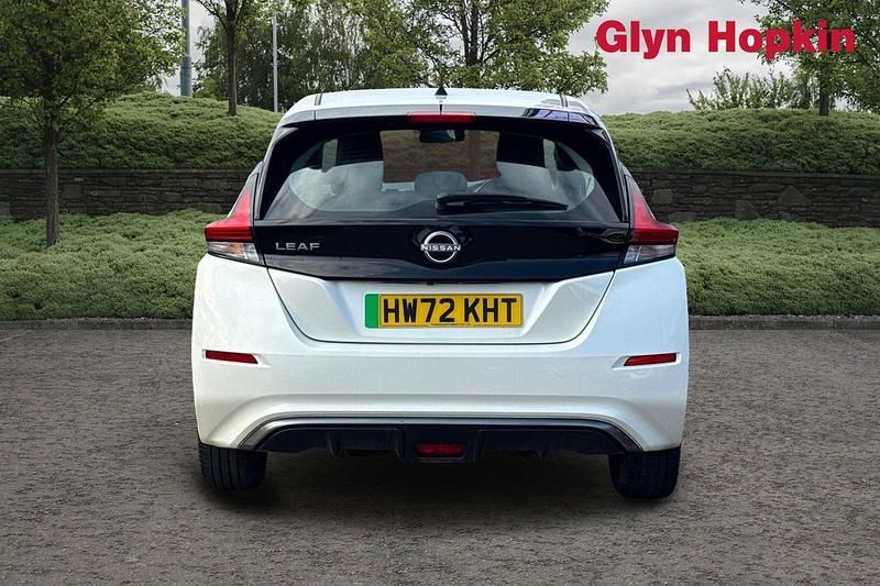 Used Nissan Leaf Acenta 110 kW (150 HP) 2022 White Hatchback