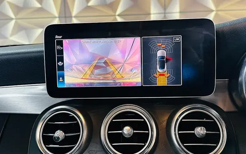 Używany Mercedes C220 AMG line 194 KM (142 kW) 2019 Czarny Kabriolet