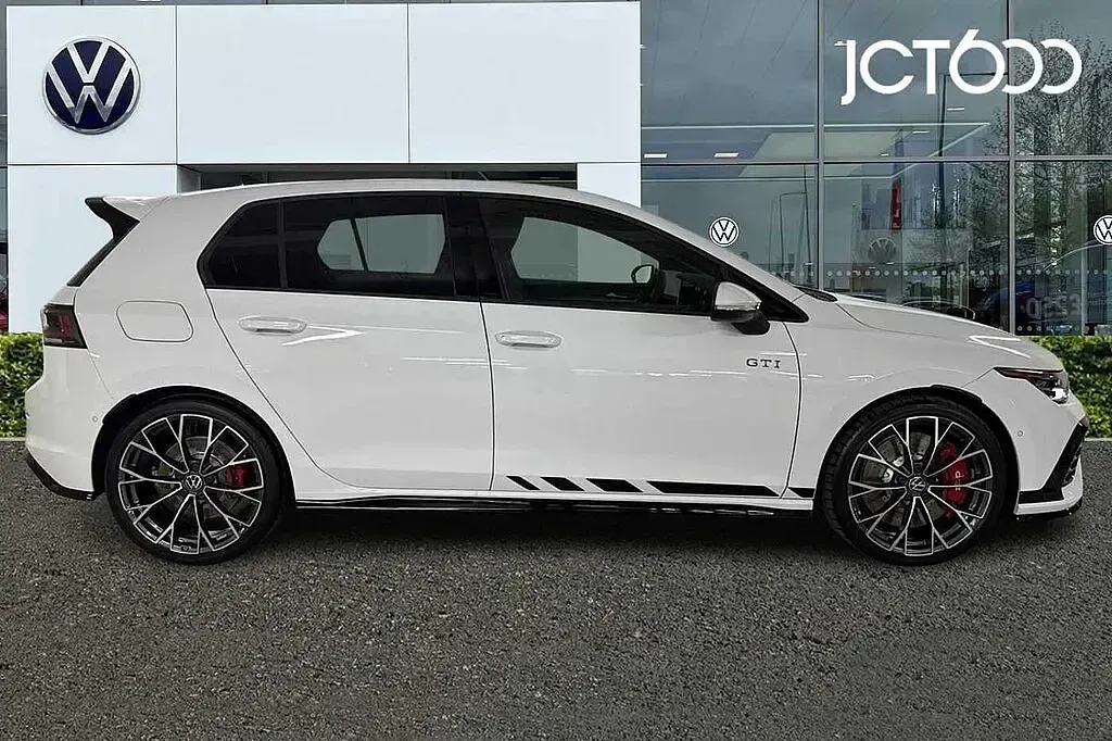 Used VW Golf VIII GTI Clubsport 300 HP (220 kW) 2025 White Hatchback