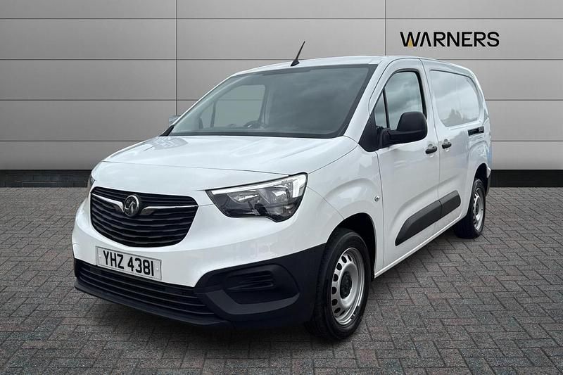 Second-hand Vauxhall Combo 99 CP (72 kW) 2021 Alb Monovolum