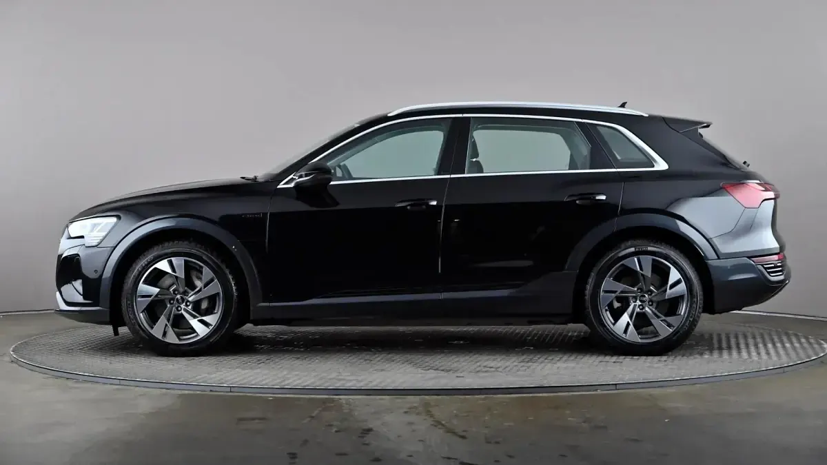 Begagnad Audi Q8 Sport 340 HK (250 kW) 2023 Svart SUV
