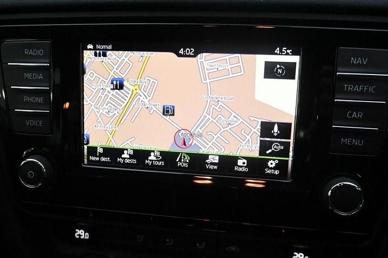 Used Skoda Octavia 184 HP (135 kW) 2016 White Hatchback