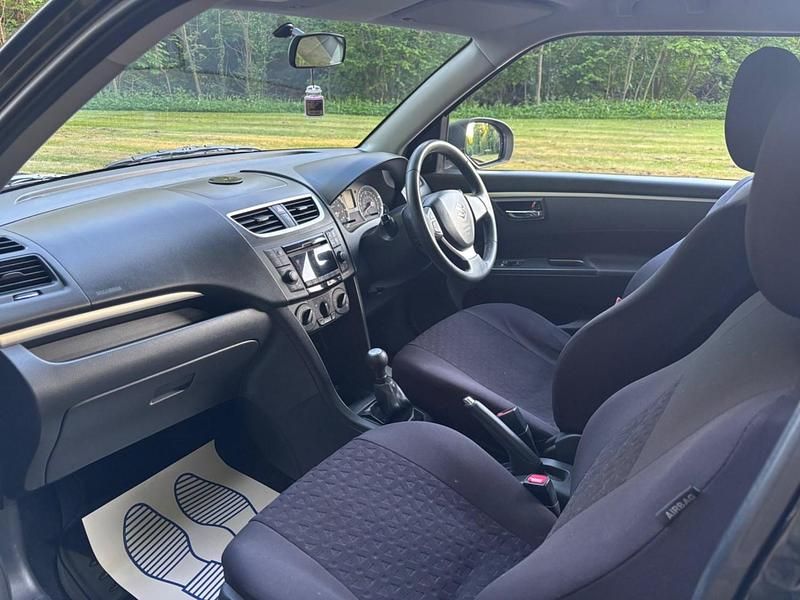 Used Suzuki Swift SZ3 94 HP (69 kW) 2011 Black Hatchback