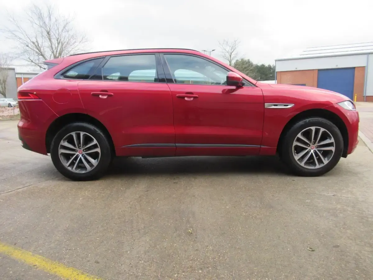 Second-hand Jaguar F-Pace R-Sport 2018 Roșu SUV