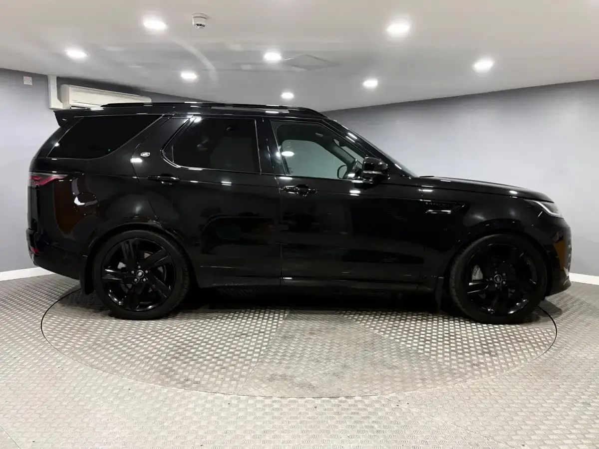 Used Land Rover Discovery HSE Dynamic 296 HP (217 kW) 2023 Black SUV