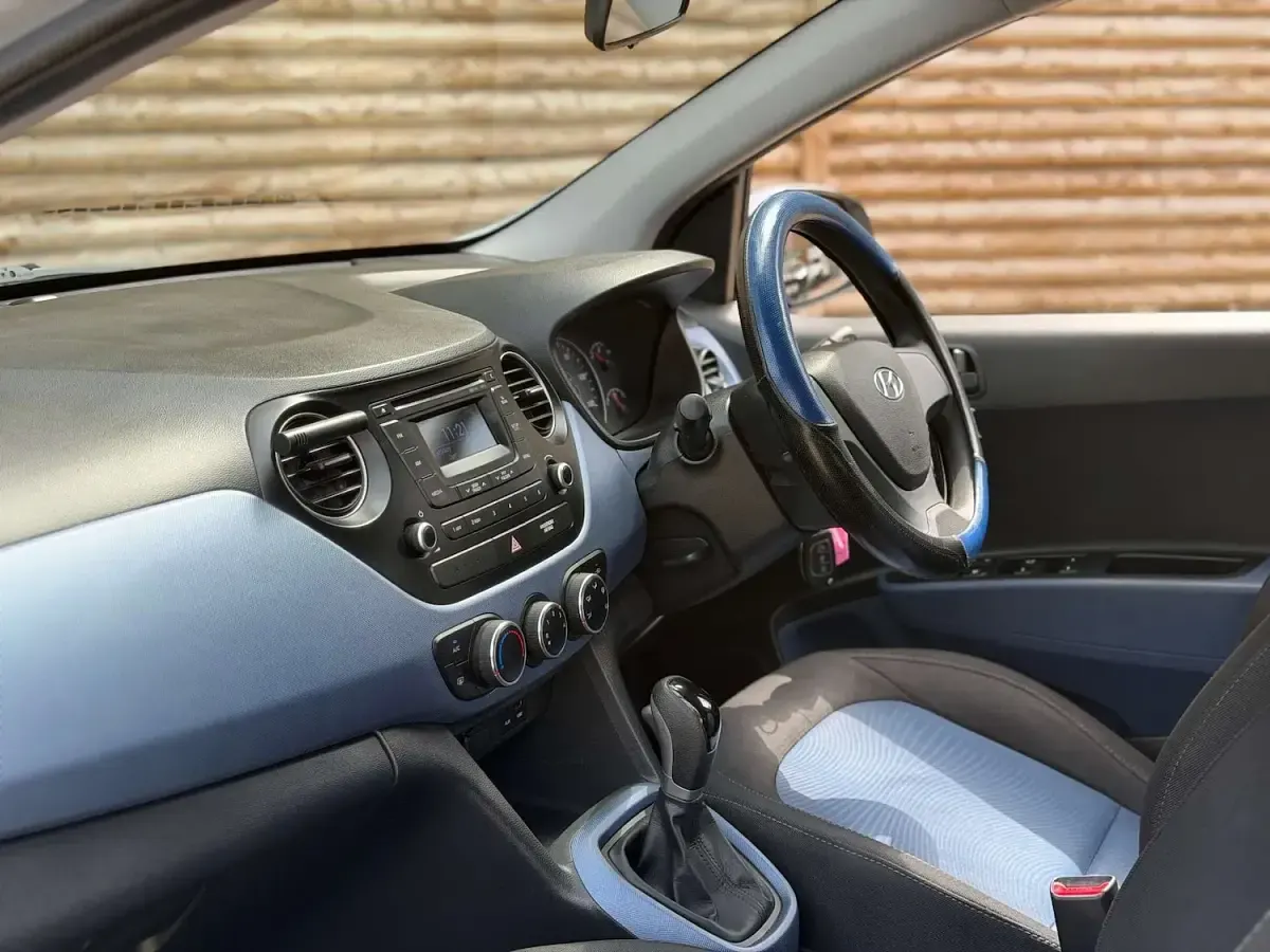 Used Hyundai i10 SE 87 HP (63 kW) 2014 Silver Hatchback