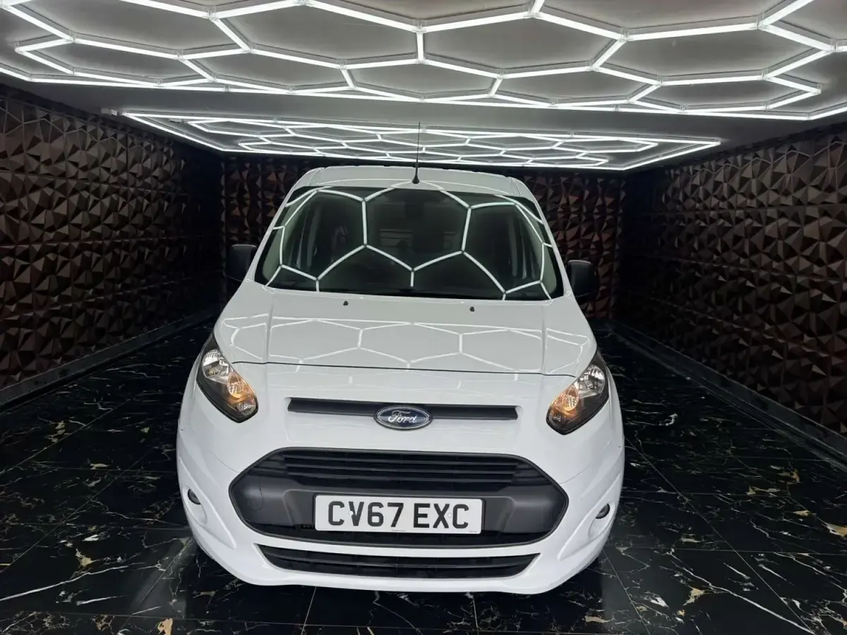 Used Ford Transit Connect Trend 100 HP (73 kW) 2017 White MPV