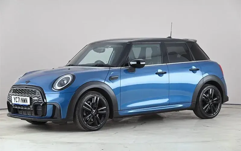 Begagnad Mini Cooper Hatch 136 HK (100 kW) 2021 Blå Halvkombi