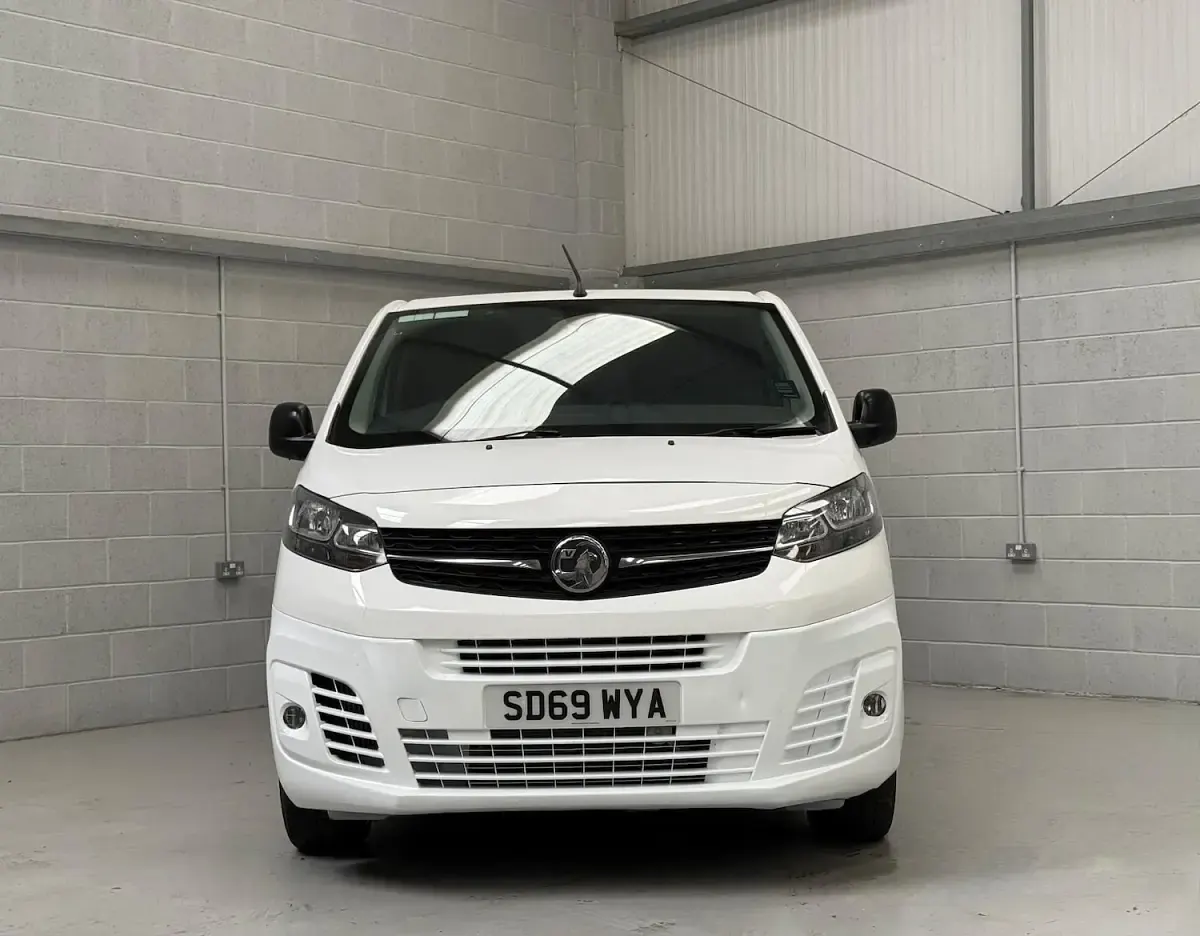 Used Vauxhall Vivaro 100 HP (73 kW) 2019 White MPV