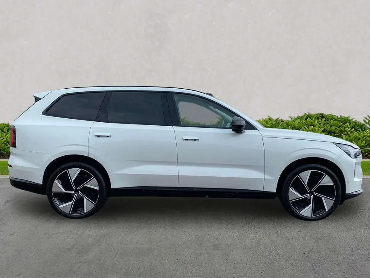 New Volvo EX90 Ultra 300 kW (408 HP) 2026 White SUV