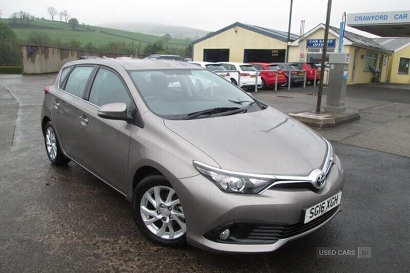 Used Toyota Auris Business Edition 112 HP (82 kW) 2016