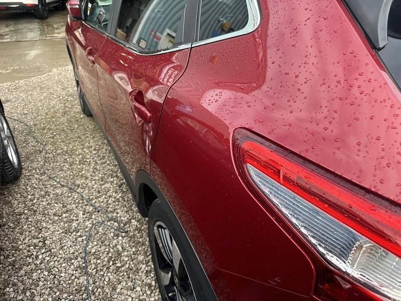 Used Nissan Qashqai N-TEC 110 HP (80 kW) 2016 Red SUV