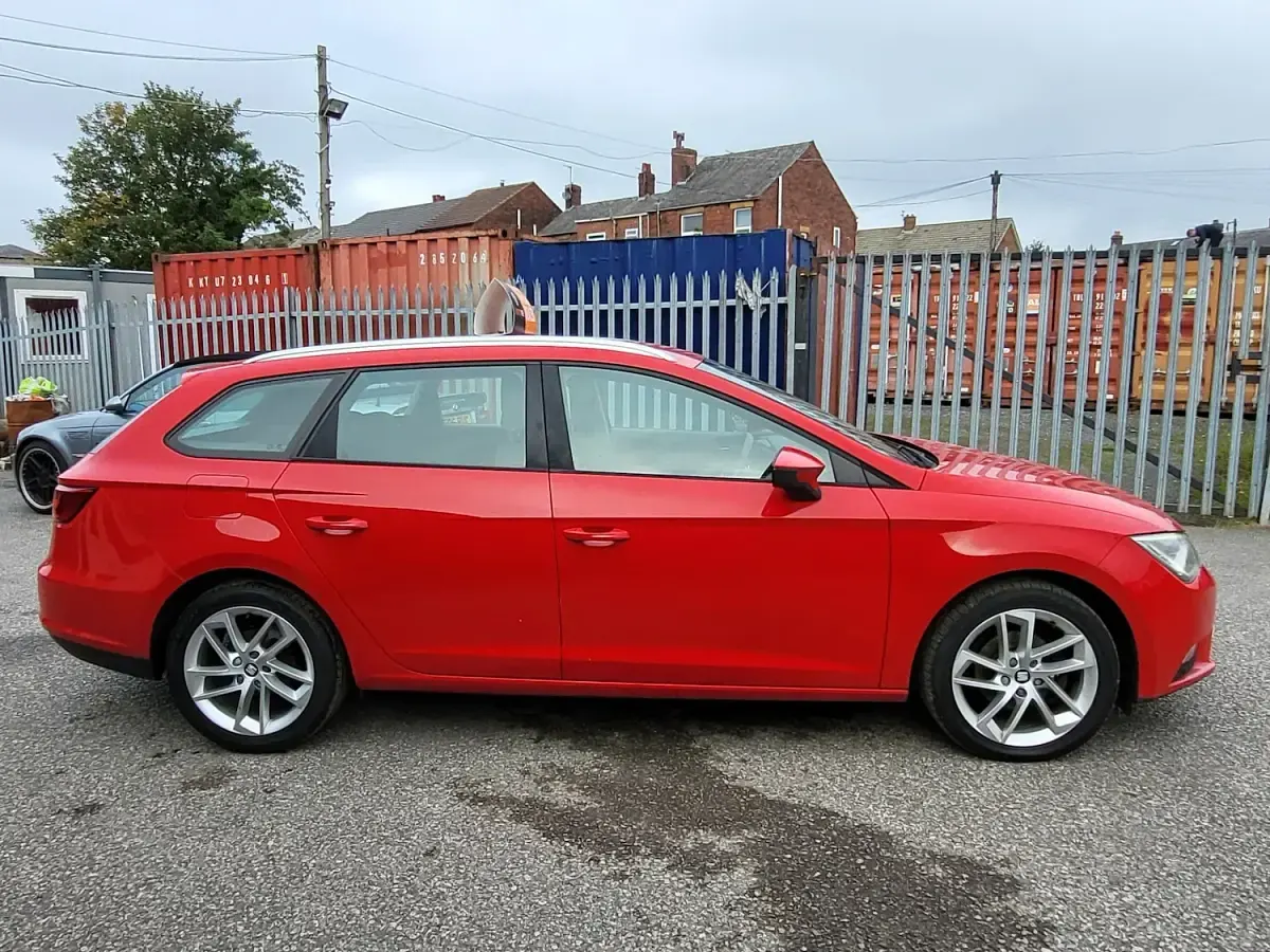Used Seat Leon SE 2014 Red Estate