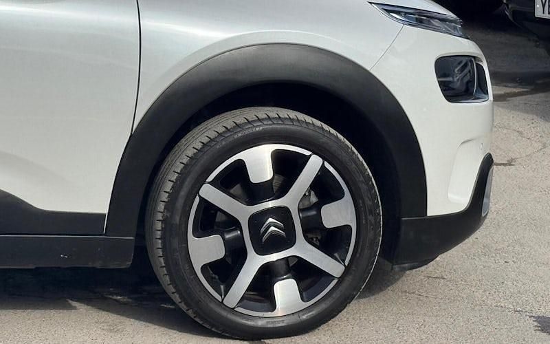 Used Citroën C4 Cactus Flair 131 HP (96 kW) 2020 White Hatchback