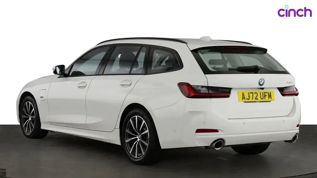Used BMW 330e Sport Line 292 HP (214 kW) 2023 White Estate