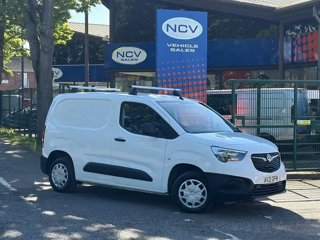 Second-hand Vauxhall Combo 75 CP (55 kW) 2021 Alb Monovolum