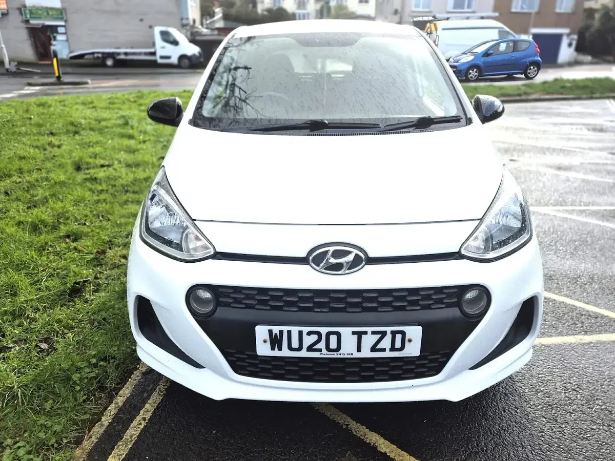 Used Hyundai i10 67 HP (49 kW) 2020 White Hatchback