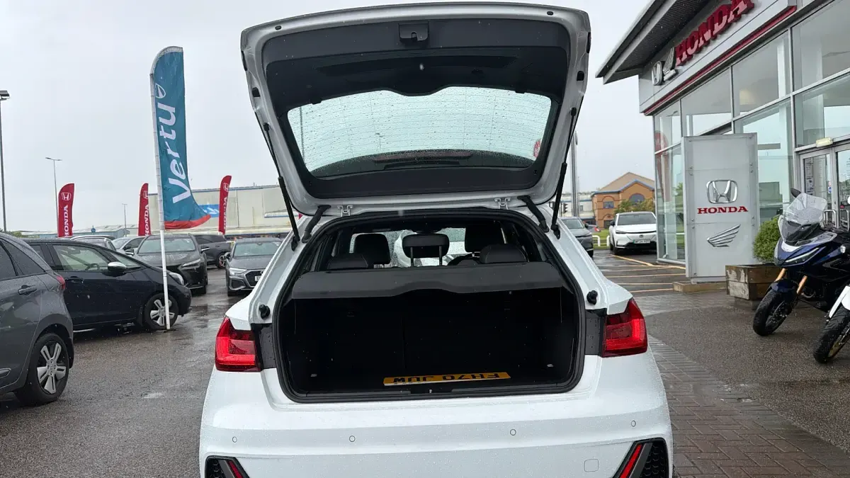 Used Audi A1 S-Line 95 HP (69 kW) 2021 White SUV