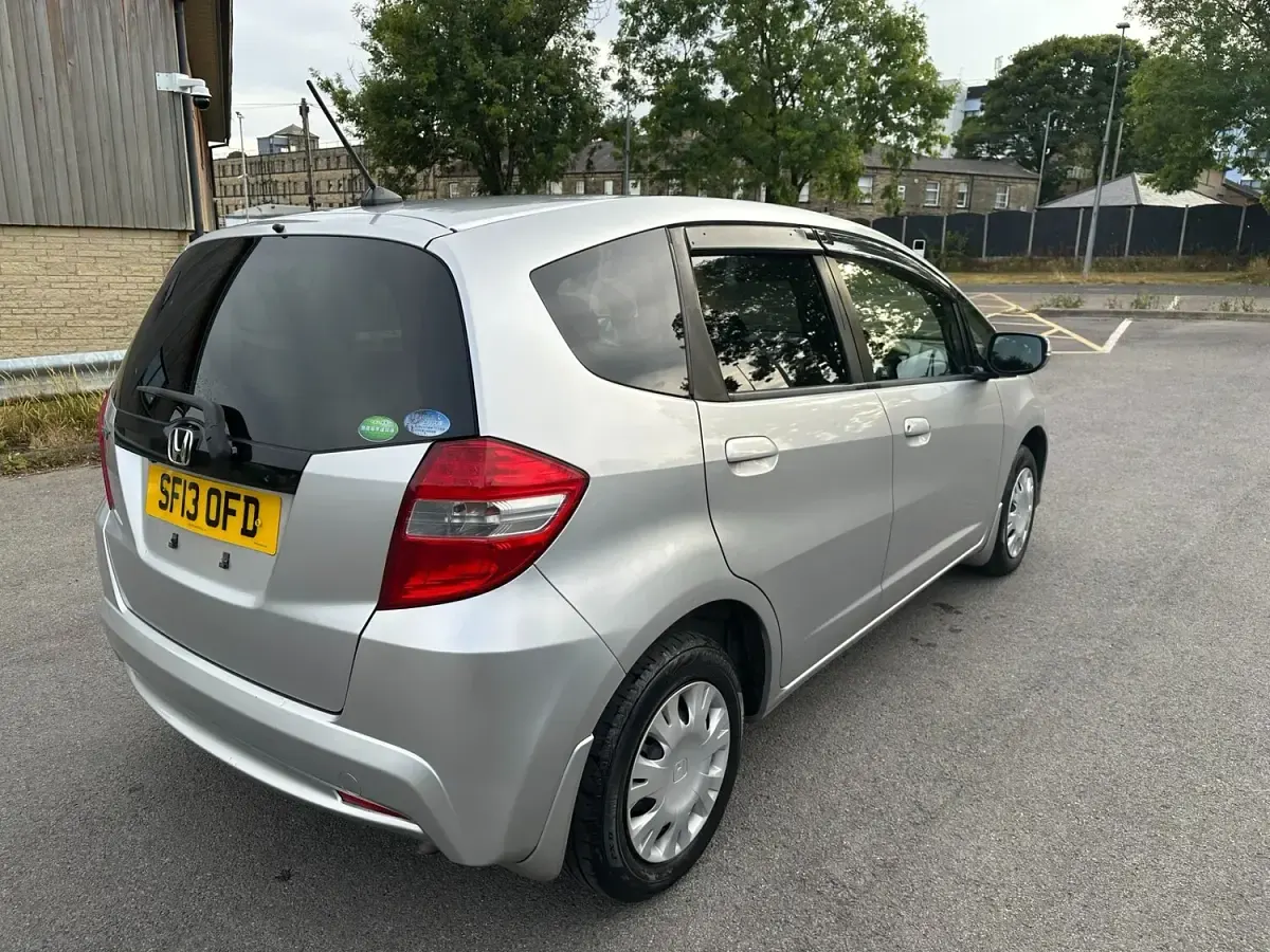 Used Honda Jazz SE 99 HP (72 kW) 2013 Silver Hatchback