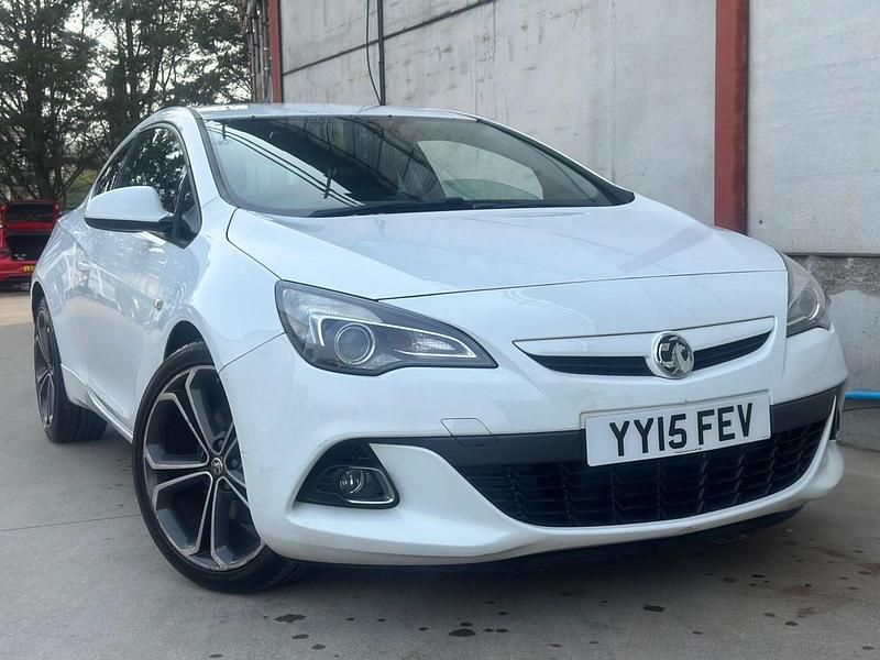 Used Vauxhall Astra GTC Edition 200 HP (147 kW) 2015 White Hatchback