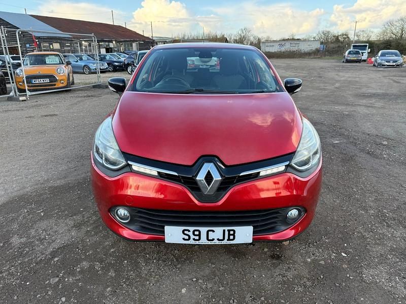 Used Renault Clio IV Dynamique 90 HP (66 kW) 2015 Red Hatchback