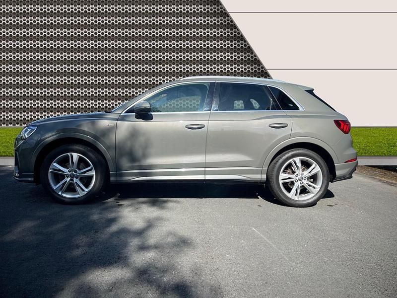 Używany Audi Q3 Exclusive 150 KM (110 kW) 2019 Szary SUV