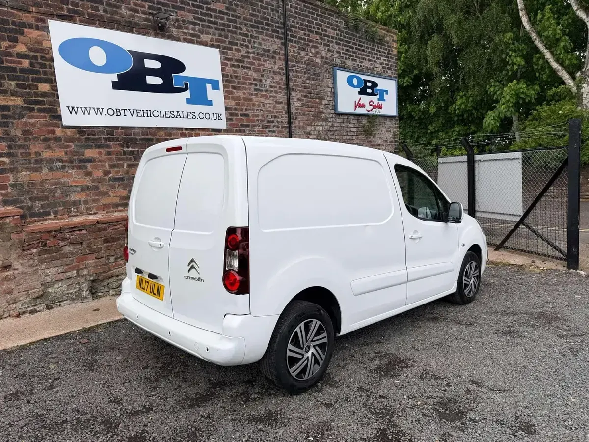 Used Citroën Berlingo 100 HP (73 kW) 2017 White MPV