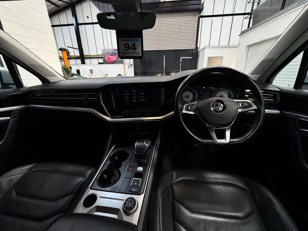 Used VW Touareg SEL 231 HP (169 kW) 2018 Silver SUV