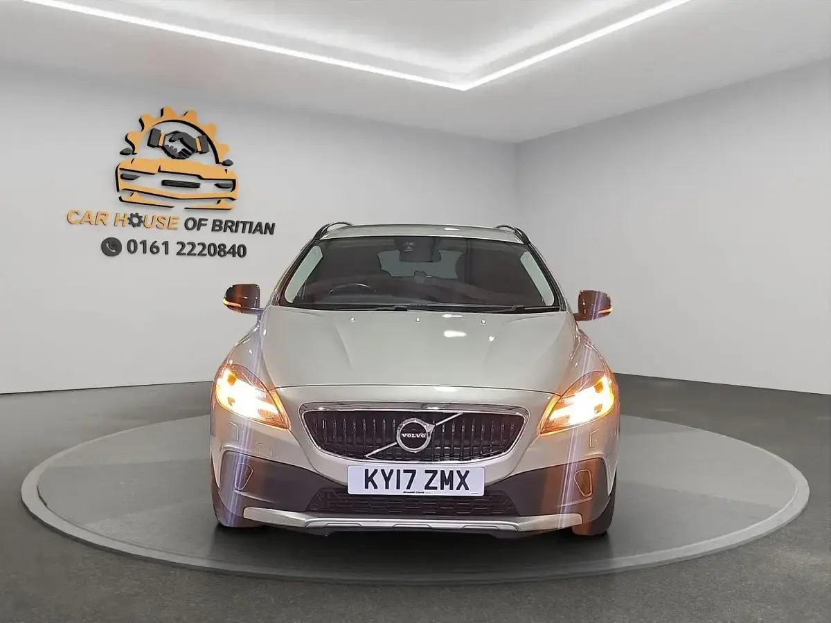 Used Volvo V40 Pro 2017 Gold Hatchback
