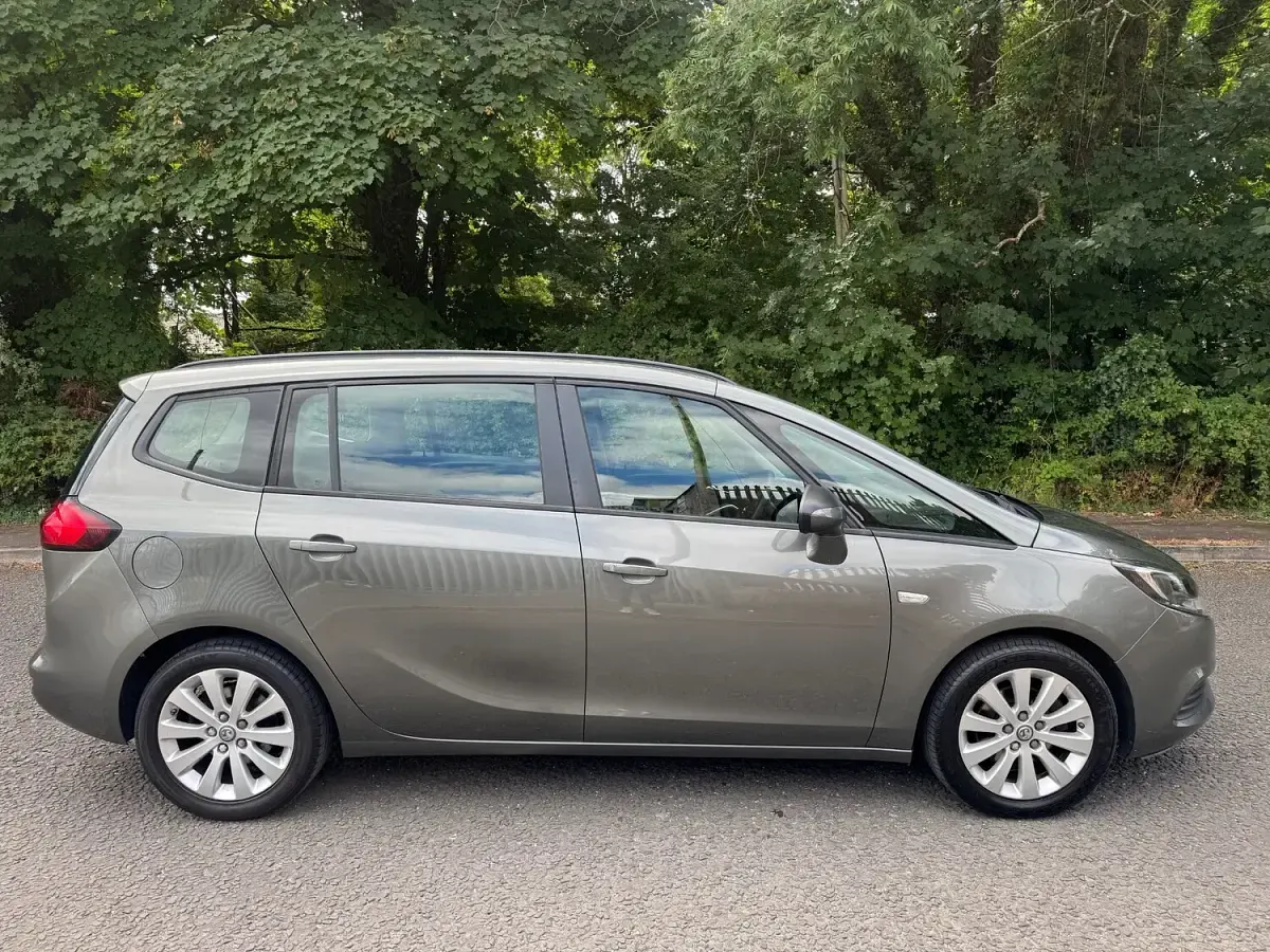 Used Vauxhall Zafira Design Edition 140 HP (102 kW) 2018 Grey MPV