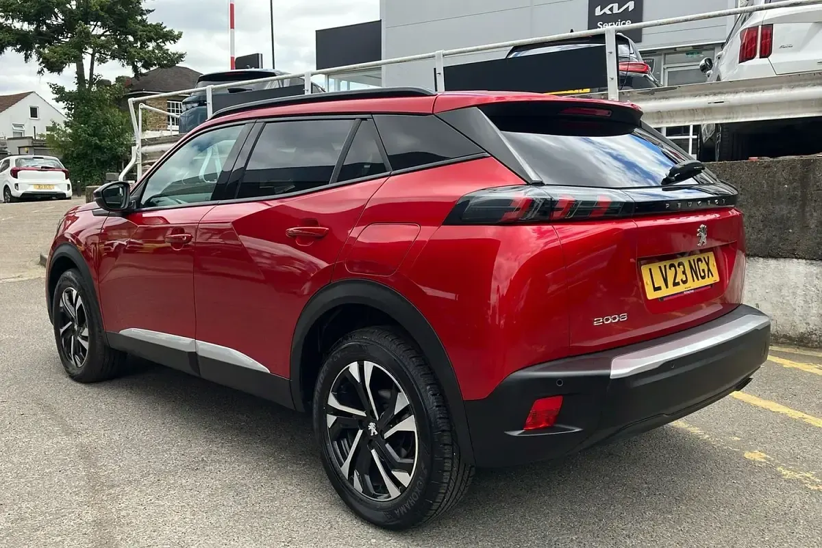 Used Peugeot 2008 Allure+ 100 HP (73 kW) 2023 Red SUV