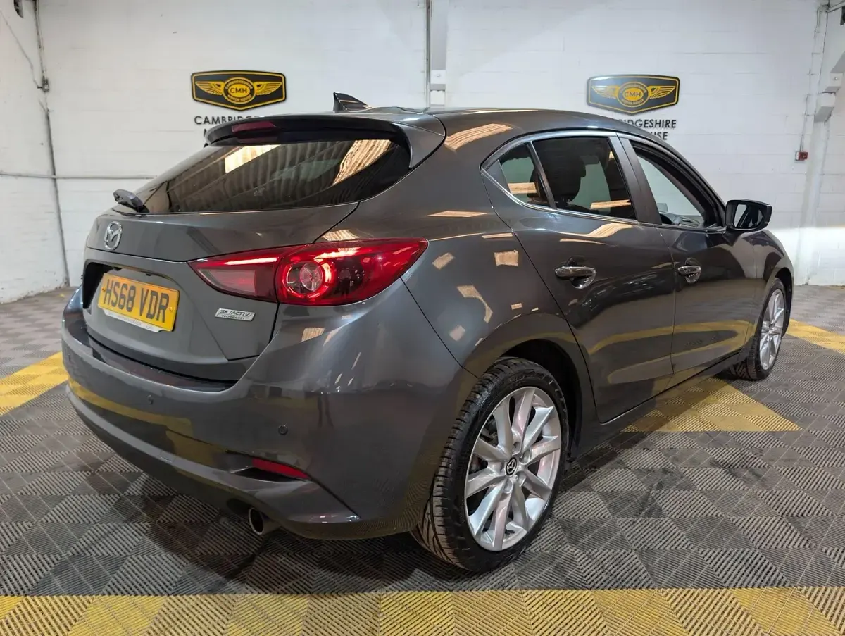 Used Mazda 3 Inclusive 120 HP (88 kW) 2019 Grey Hatchback