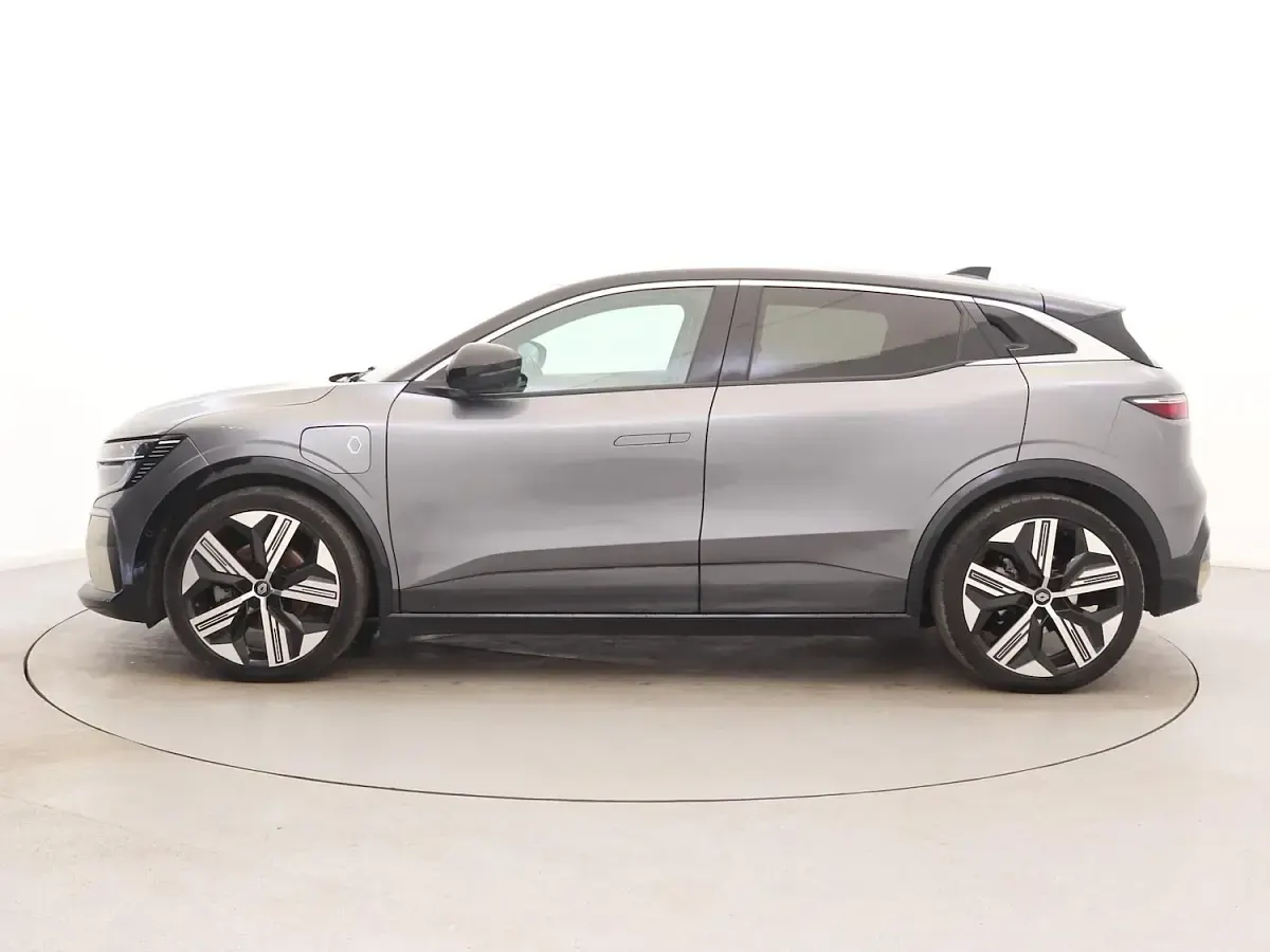 Used Renault Megane E-Tech 160 kW (218 HP) 2023 Grey/black Hatchback