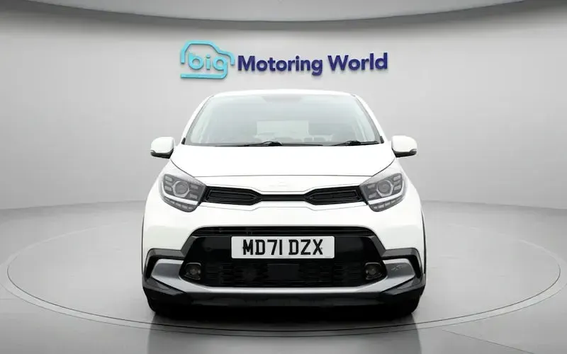 Used Kia Picanto X-Line 67 HP (49 kW) 2022 White Hatchback
