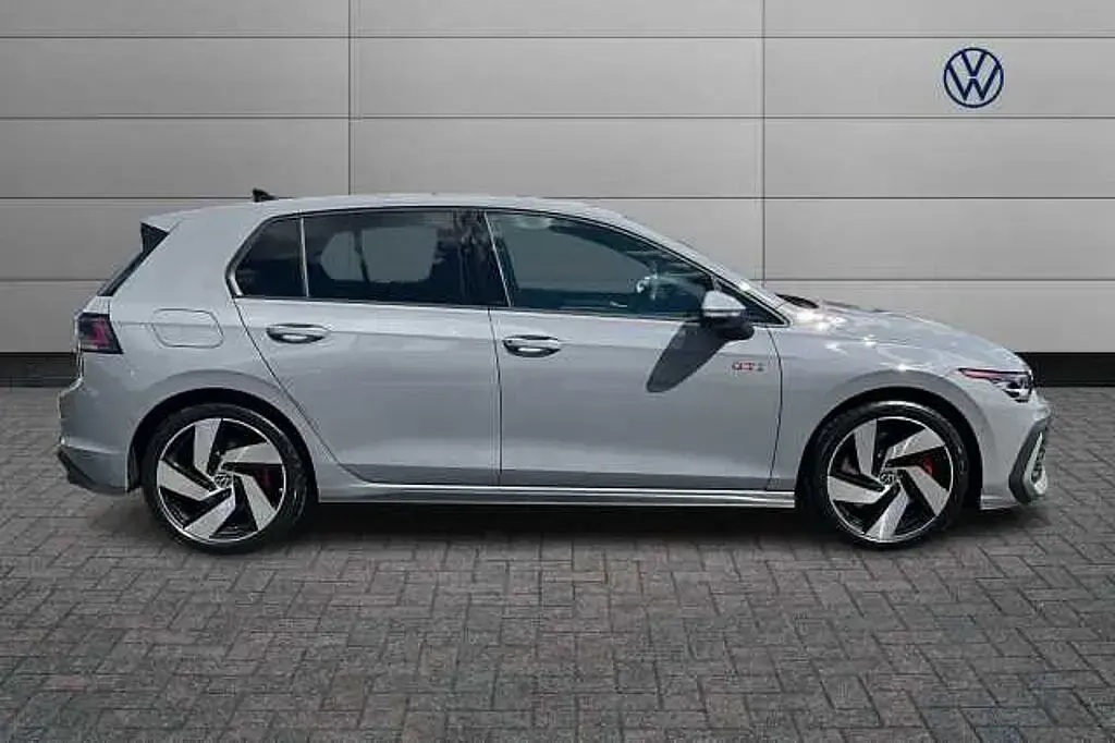 Begagnad VW Golf VIII 265 HK (194 kW) 2025